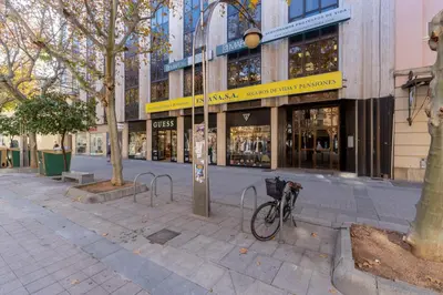 Montar en bicicleta en La Cupula de Gran Capitan o alrededores
