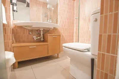 Un baño de Rentalsevilla Alhóndiga