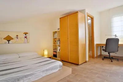 Cama o camas de una habitación en Vistas a la catedral y el río, Parking free