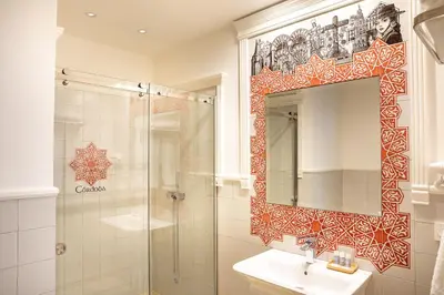 Un baño de Posada Boutique El Gallo Morón
