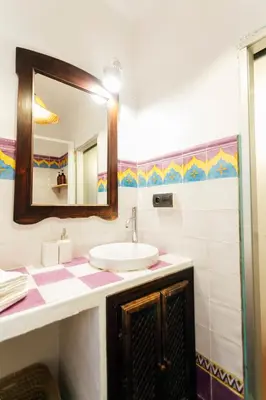 Un baño de Alohamundi San Basilio