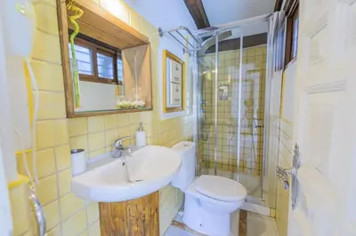 Un baño de Casa privada para dos con Jacuzzi y Piscina Málaga