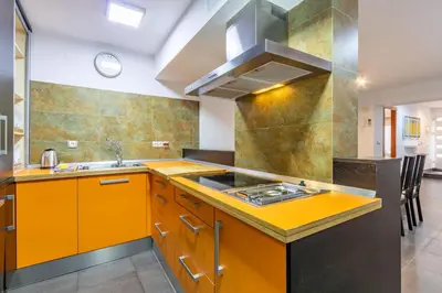 Una cocina o zona de cocina en Alhondiga Oasis Suite by Valcambre