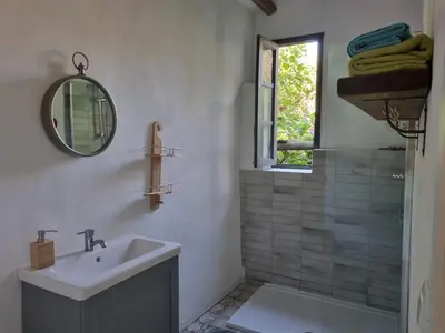 Un baño de La Molina - casas independientes en naturaleza excepcional