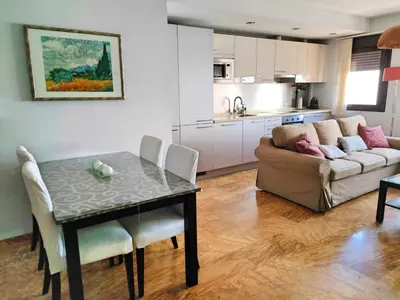 Una cocina o zona de cocina en Amplio y Moderno Apartamento Lorenzo Ferreira