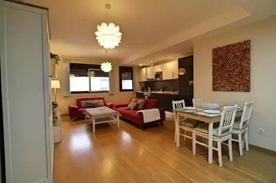 Una cocina o zona de cocina en Amplio y Moderno Apartamento Lorenzo Ferreira