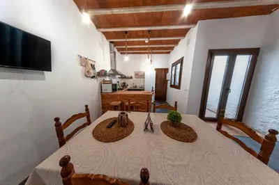 Una televisión o centro de entretenimiento en Casa Rural El Palomeque