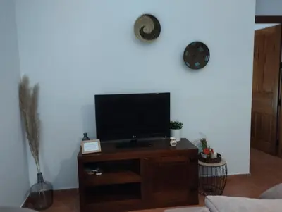 Una televisión o centro de entretenimiento en Apartamento turístico Rutas del Torcal