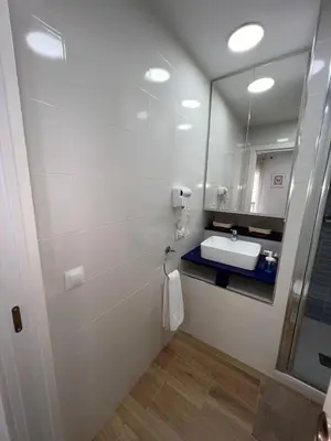 Un baño de APARTAMENTO , LOFT BOBASTRO CErCA DEL CAMINITO DEL REY ARDALES