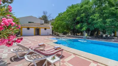 Piscina en o cerca de Cortijo La Mimbre Priego de Córdoba by Ruralidays