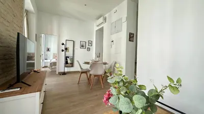 Una televisión o centro de entretenimiento en Mata Mua Suites