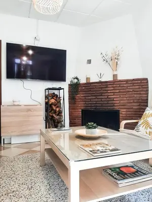 Una televisión o centro de entretenimiento en La Casa del Sauce