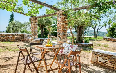 Jardín al aire libre en Awesome Home In Constantina With Wifi