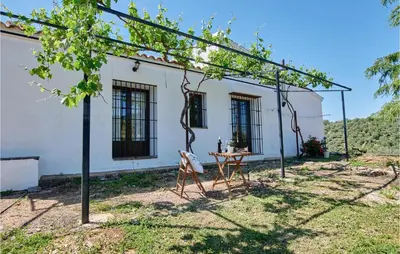 Jardín al aire libre en Awesome Home In Constantina With Wifi