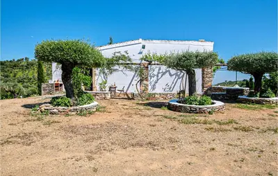 Jardín al aire libre en Awesome Home In Constantina With Wifi