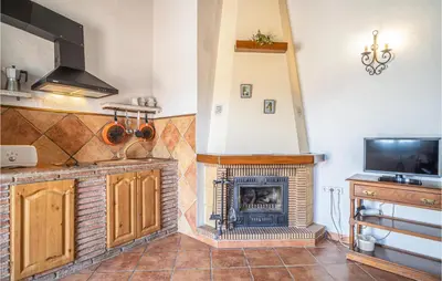 Una cocina o zona de cocina en 1 Bedroom Amazing Apartment In Periana