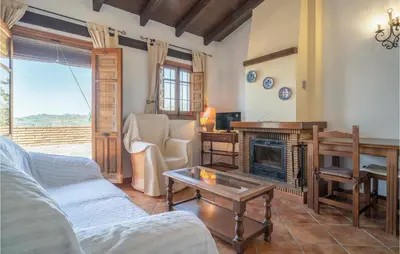 Zona de estar de 1 Bedroom Nice Apartment In Mondron