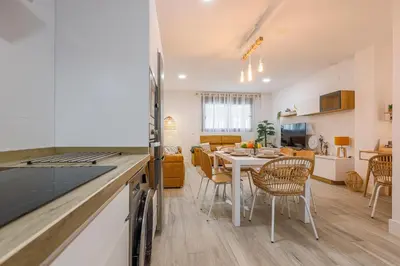 Una cocina o zona de cocina en Family suit principal encantos de Sevilla