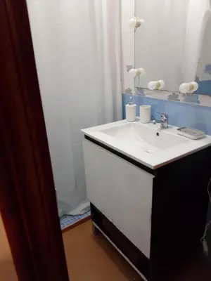 Un baño de Santa Justa