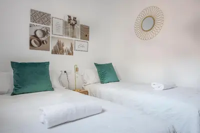 Cama o camas de una habitación en Family HOME SUITS Encantos de Sevilla