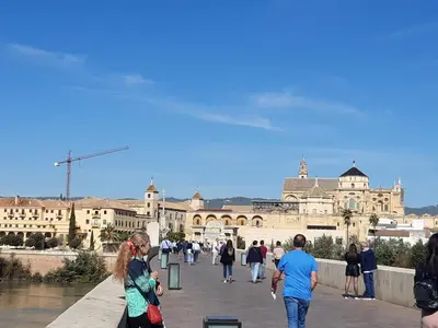 Clientes alojados en Loft La Calahorra con posibilidad de aparcamiento Pregunta por el PACK MÁS AMOR