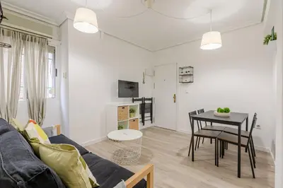 Una televisión o centro de entretenimiento en AvantiStays La Judería, vive Sevilla con los cinco sentidos