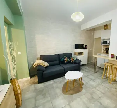 Una televisión o centro de entretenimiento en Apartamento San Eloy con Patio Privado