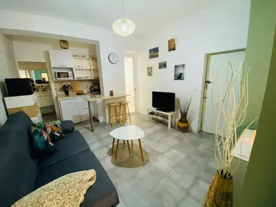 Una cocina o zona de cocina en Apartamento San Eloy con Patio Privado