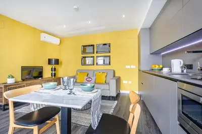 Una cocina o zona de cocina en Precioso Ático de diseño, gran Terraza de 35 m2 y de 16 m2 y Garaje en pleno Centro