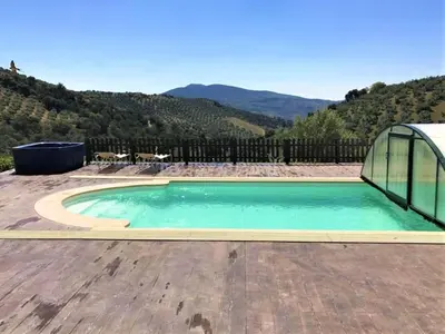 Vista general de una montaña o vista desde la casa o chalet