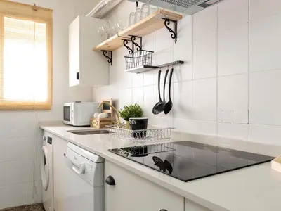 Una cocina o zona de cocina en Atico Puente Romano PARKING GRATUITO
