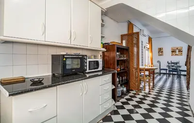 Una cocina o zona de cocina en Cozy Home In Puente Genil