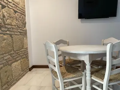 Una televisión o centro de entretenimiento en La Casa de La Escalera