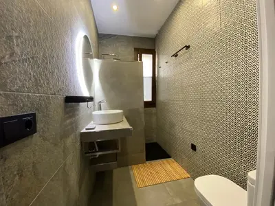 Un baño de Apartamentos La Cámara I Córdoba Corredera