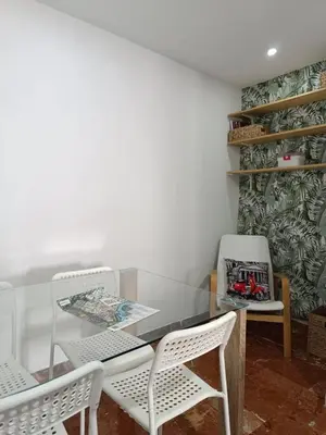 Zona de estar de Piso dos dormitorios junto plaza Colón