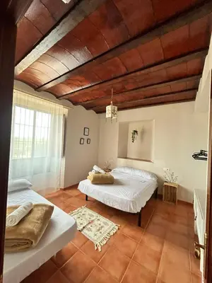 Cama o camas de una habitación en Cortijo La Torquilla Laguna Fuente de Piedra