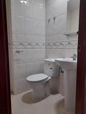 Un baño de CASA INDEPENDIENTE EN NERVION JUNTO A PARADA DEL METRO