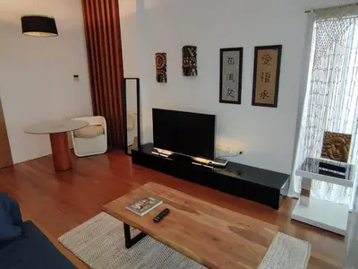 Una televisión o centro de entretenimiento en Apartamento Un Jardin en la Alfalfa - Kainga Homes