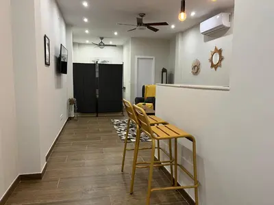 Una televisión o centro de entretenimiento en Acogedor apartamento en la Buhaira