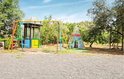 Zona de juegos infantil en Stunning Home In Villafranca De Cordoba