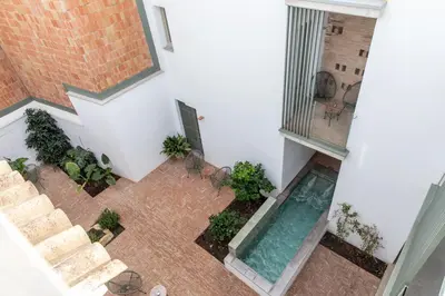 Piscina en o cerca de Patio del Lino