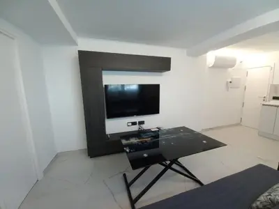 Una televisión o centro de entretenimiento en Casa Puerta de Almodovar