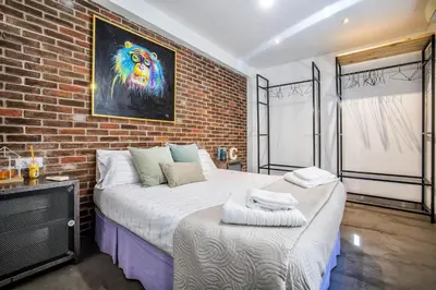 Cama o camas de una habitación en Moderno y céntrico apartamento en Tesoro 6