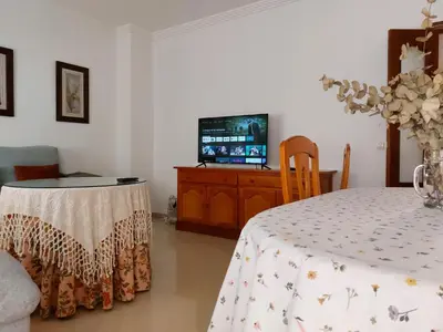 Una televisión o centro de entretenimiento en Alojamiento en Bujalance