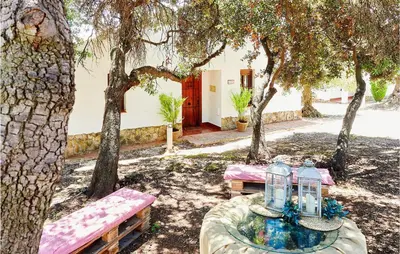 Jardín al aire libre en Nice Home In Estepa With Wifi