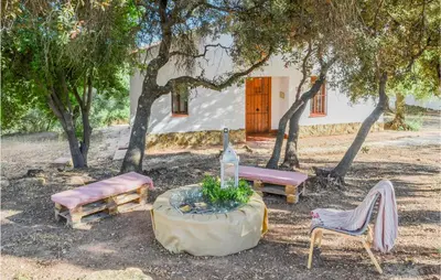 Jardín al aire libre en Nice Home In Estepa With Wifi