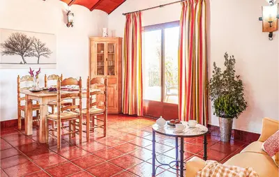 Zona de estar de 1 Bedroom Amazing Home In Estepa