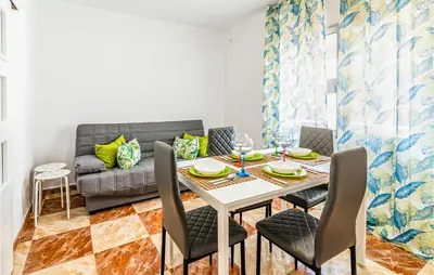 Zona de estar de Gorgeous Apartment In Cordoba With Wifi