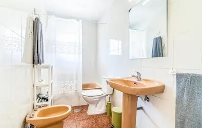 Un baño de Gorgeous Apartment In Cordoba With Wifi