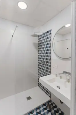 Un baño de One&Lux Puñonrostro Bright Minimalist Central Home